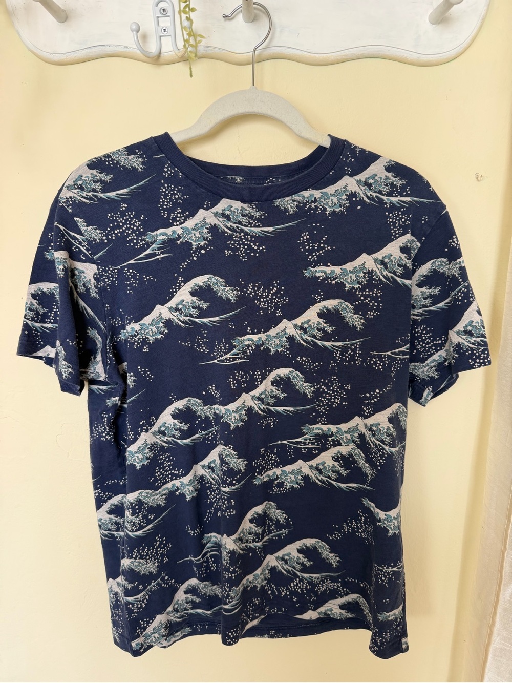 Uniqlo Ukiyo-e Men's Navy Wave Print Crewneck T‑Shirt